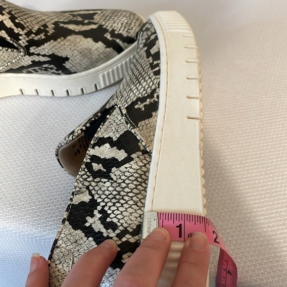 Soul Naturalizer women’s  slip on sneaker 10 python snakeskin loafer cream black - Picture 8 of 10